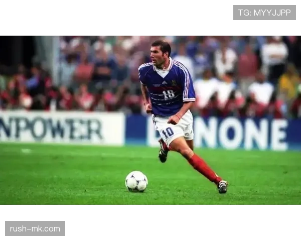 齐达内解读中场组织艺术，揭示足球未来战术新方向